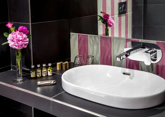 Gcf Luxury Suites,