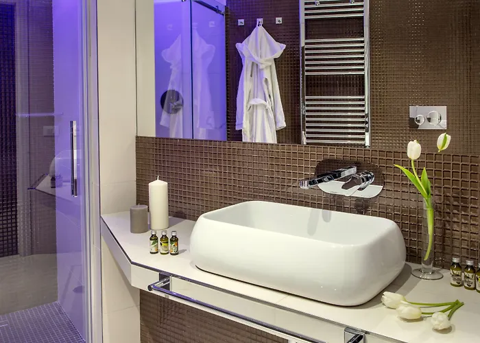 Hotel Gcf Luxury Suites, *
